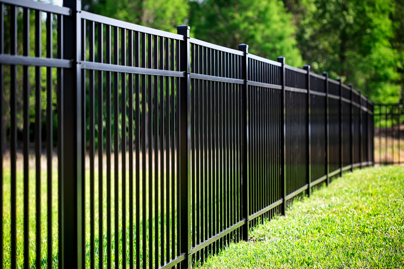 You are currently viewing Why You Must Choose A Professional Fence Contractor Instead of DIY?